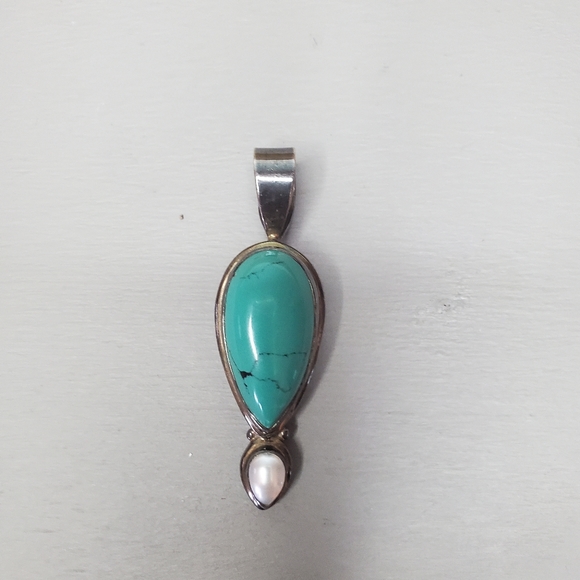Turquoise Color Pendent 2 1/2 inches - Picture 6 of 6